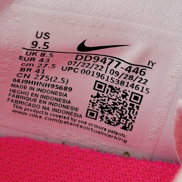 98% NEW MENS SOCCER SHOES, SIZE 9.5 - Picture 7 of 9